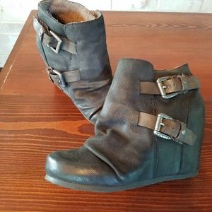 OTBT shoes boots booties leather buckle silver